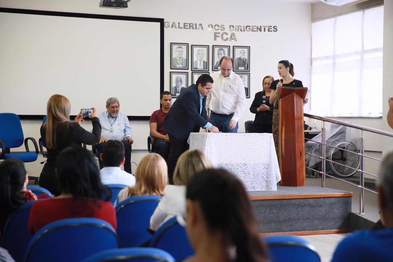 Reitor da Ufam, durante assinatura de formalização do repasse de verbas para conclusão da obra do Casa do Estudante (Foto: André Nery/MEC)